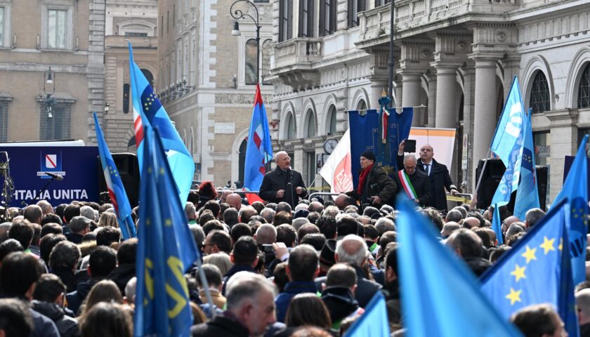 De Luca: l’unico insulto lo ha rivolto la Meloni a chi è andato a manifestare