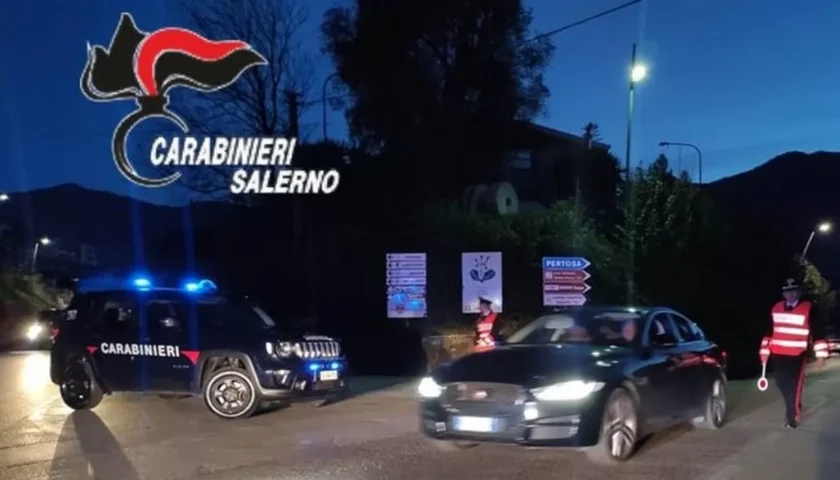 Inseguimento ad Eboli, gazzella dei Carabinieri si scontra con una vettura: un ferito