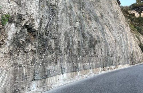 Lavori al costone roccioso ad Amalfi, chiusa strada a Lone