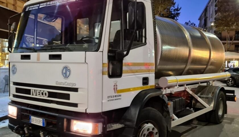 Interruzione idrica nel Centro storico di Salerno, autobotti in via De Renzi