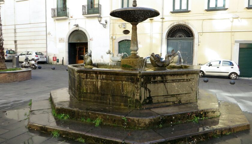 Centro Storico, fontana in Largo Abate Conforti: al via restyling dopo gli atti vandalici