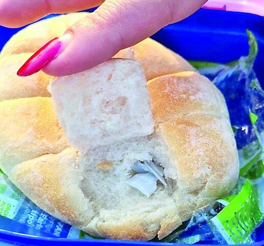 Battipaglia, plastica nei panini: esposto del fornaio