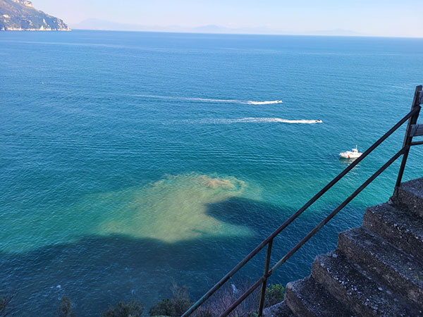 Sversamenti in mare da una villa privata, le precisazioni del Comune di Atrani