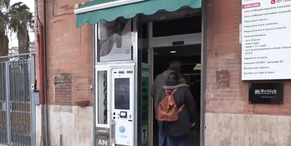 Salerno, ladri svaligiano tabacchi in via Irno