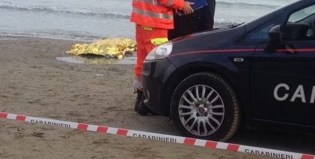 Ossa ritrovate in spiaggia a Licinella di Capaccio Paestum, i familiari di Giuseppe Di Meglio chiedono il Dna