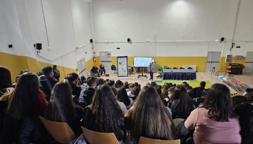 A Roccapiemonte  studenti del Rescigno ai Corsi di Educazione stradale tenuti da Aci Salerno