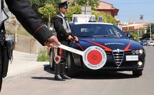 Pagani, scappano dai controlli dei carabinieri: arrestato un 18enne e denunciato un minore