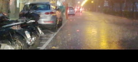 Pioggia su Salerno, strade e sottopassi allagati. Disagi anche in tangenziale