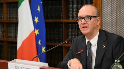 Il ministro Valditara a Mercato San Severino per l’incontro promesso dal professor Tommasetti
