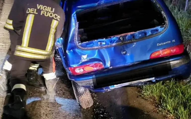 Camion tampona auto in autostrada a Pontecagnano: ferite due donne