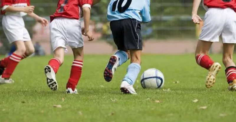 Agropoli-Gelbison, rissa tra i baby atleti con il coinvolgimento dei tifosi: squalifiche e gara persa