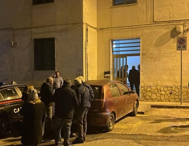 A Eboli dolore ai funerali di Riccardo, il 76enne ucciso dal figlio