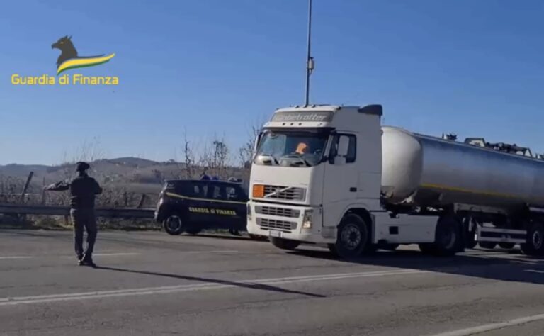 Frode sul carburante, società cartiera nel Cilento nel mirino della Guardia di Finanza