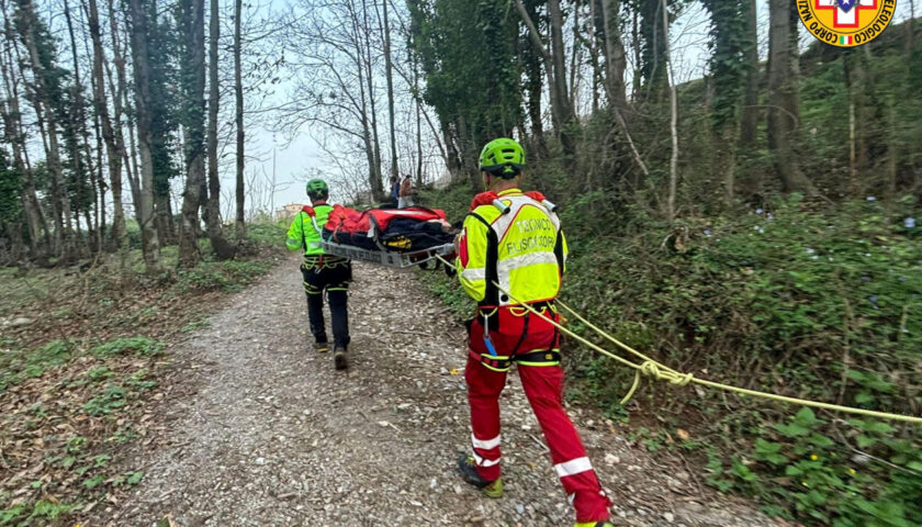 Vietri sul Mare, escursionista cade e viene  soccorsa dagli operatori del Cnsas