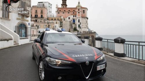 Minori, ubriaco aggredisce parenti e carabinieri: arrestato