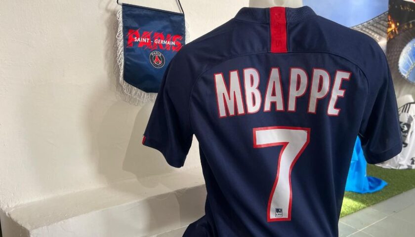 AL MUSEO DEL CALCIO ANDREA FORTUNATO ARRIVA LA MAGLIA DEL CAMPIONE DEL PSG MBAPPÉ