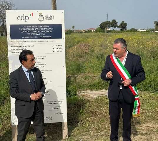 VIA AI LAVORI PER METTERE IN SICUREZZA LA BANCHINA STRADALE IN VARCO CILENTANO A CAPACCIO PAESTUM