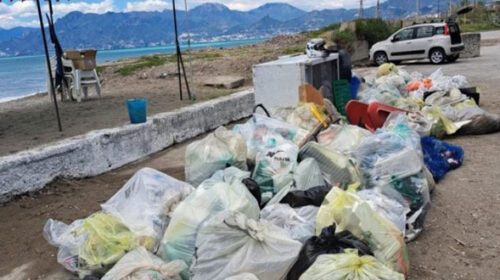 Salerno, denuncia del consigliere di Oltre Pessolano: “Spiagge ridotte a discarica, un’indecenza alla vigilia dell’estate”