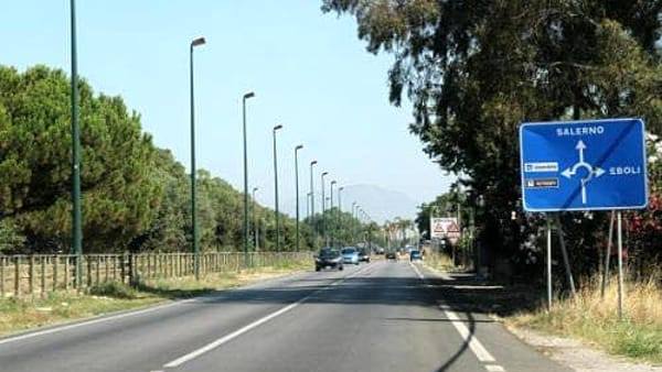 Eboli, travolto da auto pirata a Campolongo: giovane in Rianmazione al Ruggi