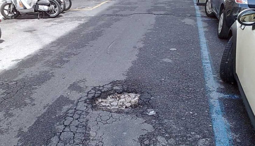 Strade groviera a Salerno, Avella (Psi) attacca: saranno rifatte al prossimo giro d’Italia o quando viene il Papa?