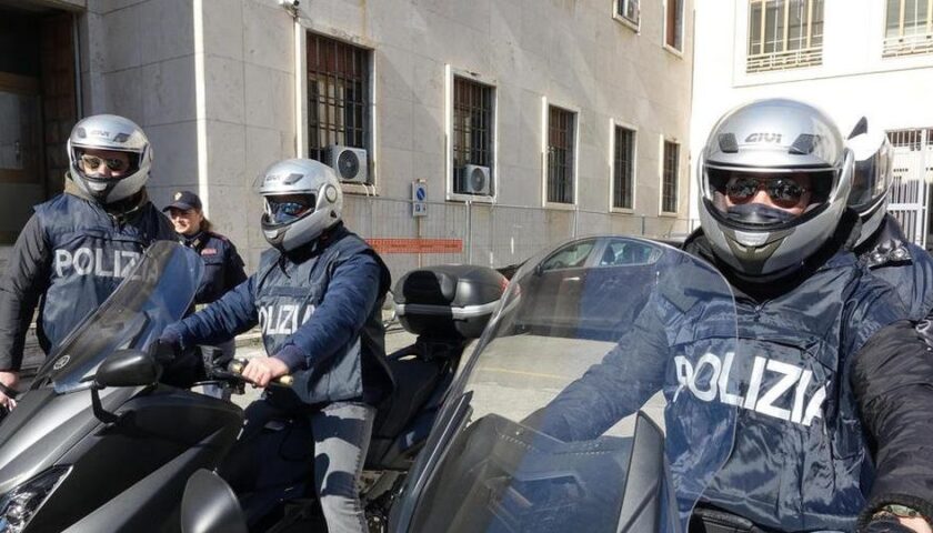 Salerno, scippò donna in centro scaraventandola a terra: arrestato 20enne