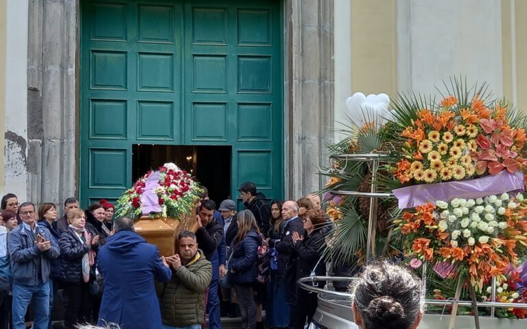 Cava de’ Tirreni, estremo saluto a Rosa Apicella. In chiesa anche il conducente della Fiat Panda