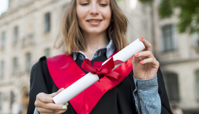 TROPPO FACILE LAUREARSI COMPRANDO GLI ESAMI!