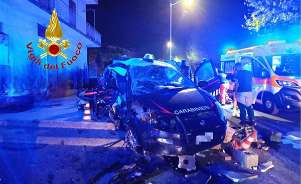 Incidente stradale nella notte a Campagna, morti 2 carabinieri