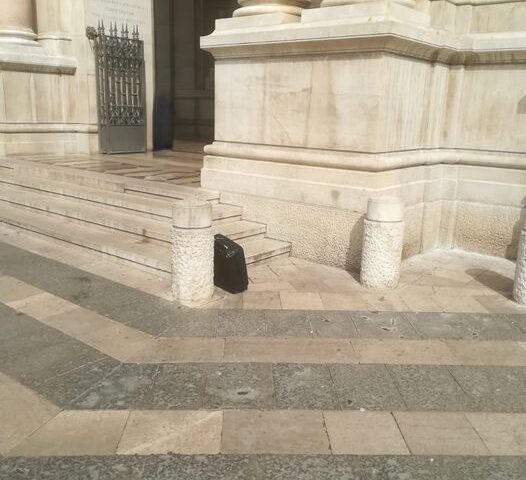 “Valigia sul sagrato”, allarme bomba a Pompei: all’interno c’erano guanti