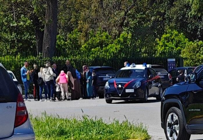 Molestie a una bambina, caos in villa a Scafati: caccia a presunto pedofilo