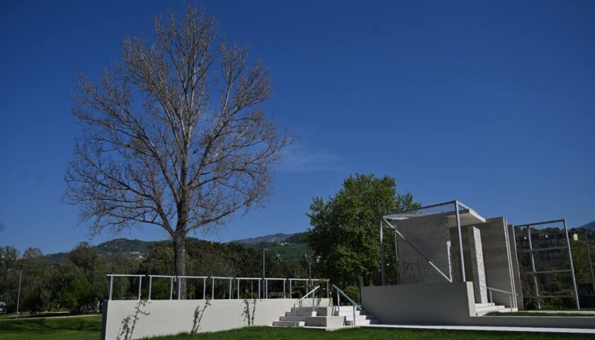 Salerno, bimba inciampa in un tombino aperto al parco del Mercatello e si ferisce