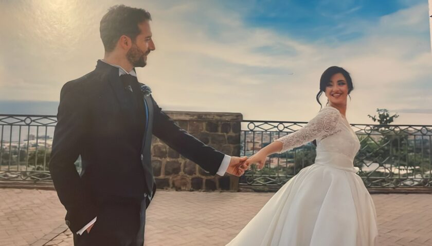 People – Andrea e Ivana, un SÌ da vivere..mano-nella-mano