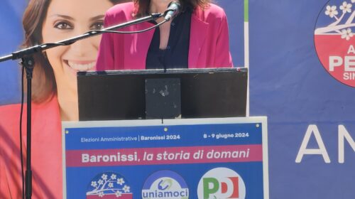 Comunali Baronissi, La Candidata Sindaco Anna Petta con i bambini