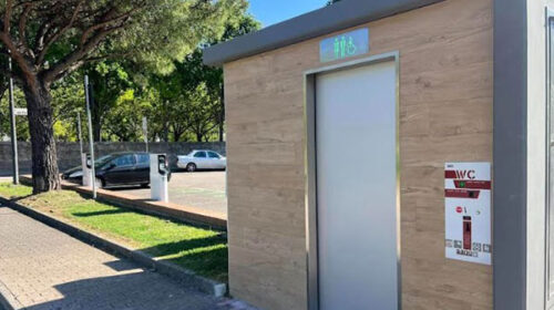 Baronissi, in Largo del Ferrovieri apre il primo bagno pubblico autopulente