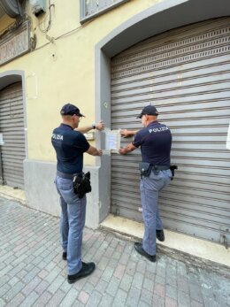 Battipaglia, chiuso il centro massaggi a luci rosse in via Roma: cinesi denunciate