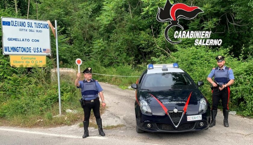 Olevano sul Tusciano, picchia madre e sorella e tenta di colpire i carabinieri con un palo di ferro: arrestato