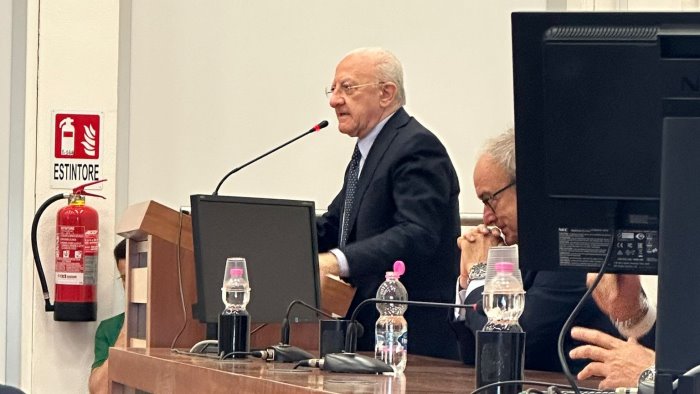 Salerno, il governatore De Luca incontra al “Ruggi” 500 operatori socio-sanitari