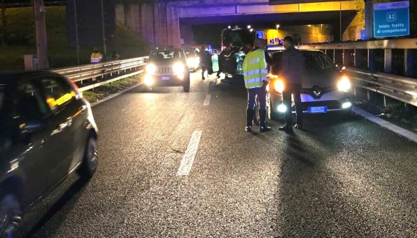 Salerno, incidente ieri sera sul Raccordo nei pressi di Fratte: ferito un 30enne