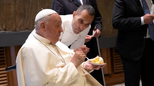 Il libro della pasticceria Pansa regalato a Papa Francesco