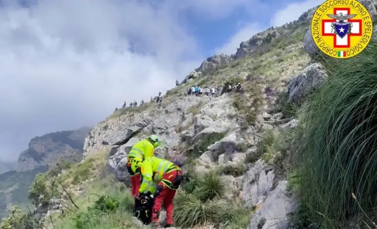 Incidente ieri sul Sentiero degli Dei a Positano, ferito turista francese