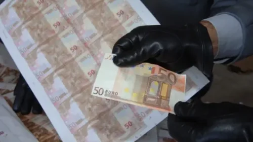 Scoperta stamperia clandestina a Napoli, sequestrati 48 milioni di euro in banconote false