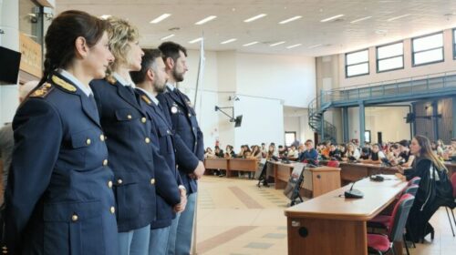 Salerno, studenti nell’aula bunker simulano processo penale con magistrati e polizia
