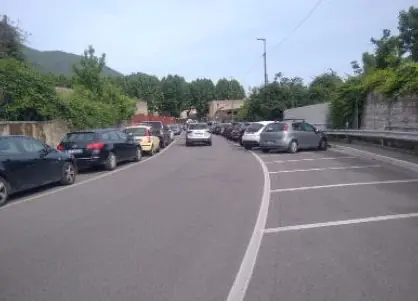 Cava de’ Tirreni, furti e vandali nel parcheggio a via Palumbo