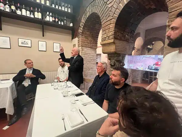 Riapre il Vicolo della Neve, De Luca: si riparte con la storia