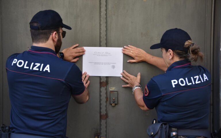 Salerno, servivano alcolici ai minorenni: chiusi due locali