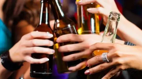 Salerno, ordinanza del sindaco: esibire avviso di vietato vendere alcolici ai minorenni