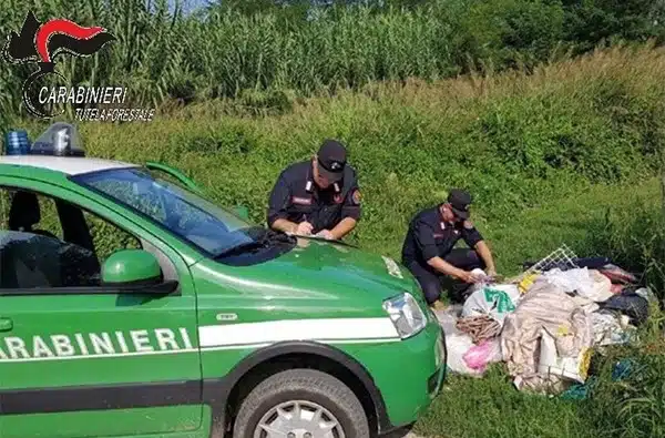Gestione illecita di rifiuti in aziende florovivaistiche, denunce e sequestri nella piana del sele