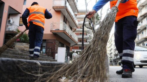 Riprende il servizio pulizia e lavaggio marciapiedi a Salerno