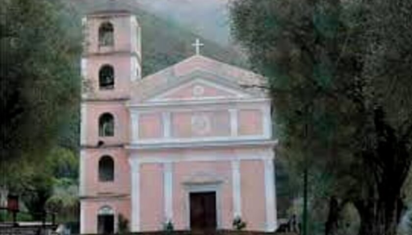 Crolla intonaco durante la Santa Messa nel santuario a Celle di Bulgheria