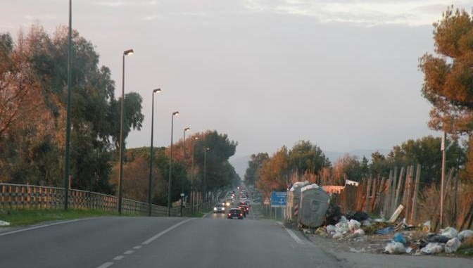 Straniero investito e ucciso in Litoranea a Eboli, caccia al pirata della strada